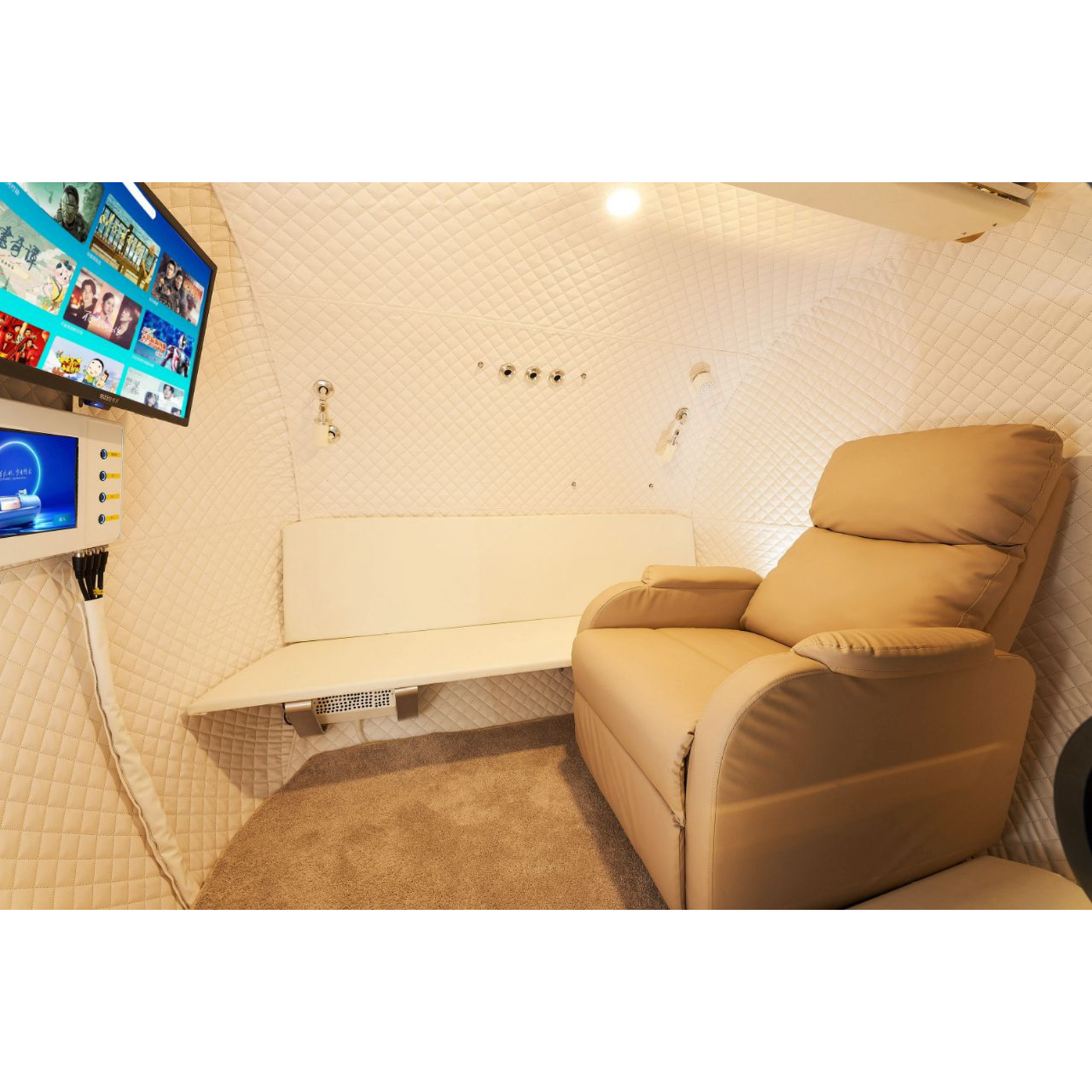 Macy-Pan HE5000 Mini Multiplace Hard-Shell Hyperbaric Chamber – interior with a cream recliner