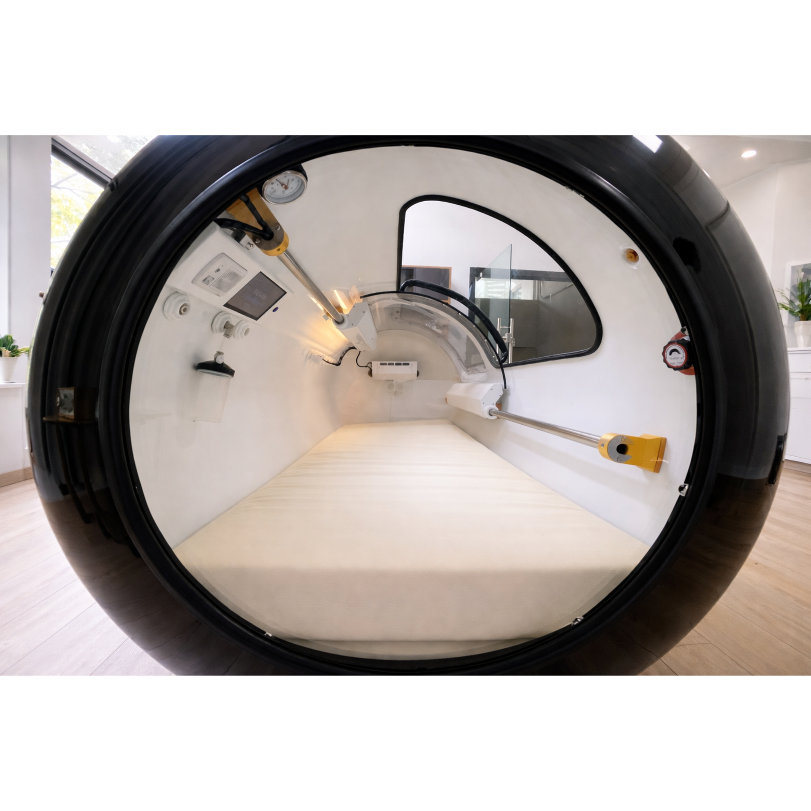 Macy-Pan HP2202-90 Diamond Hard-Shell Hyperbaric Chamber – interior looking out the round door
