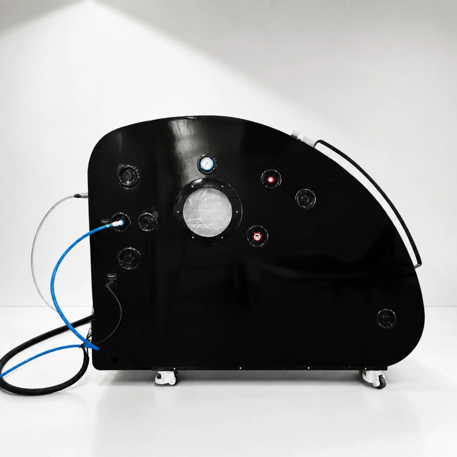 Macy-Pan HP750 Hard-Shell Sitting Hyperbaric Chamber – chamber side with hoses attached