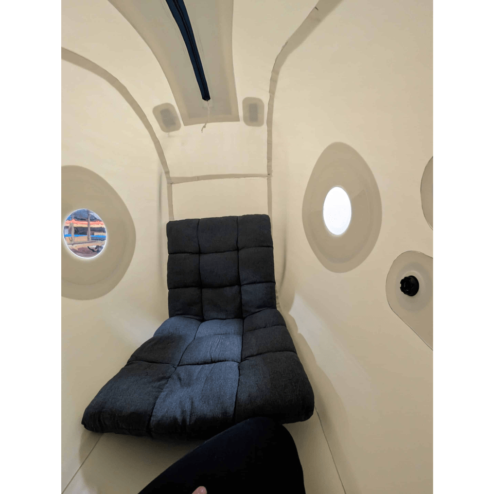 Newtowne C4 Portable Shoe Hyperbaric Chamber – interior with a padded seat