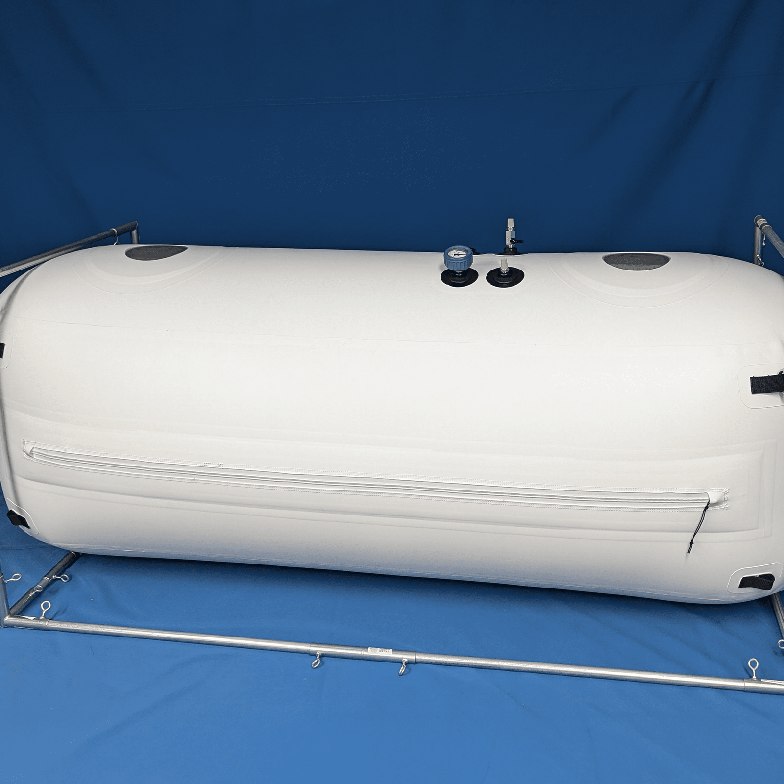 Newtowne Hyperbarics C4-34 Home Hyperbaric Chamber – chamber with the zipper closed