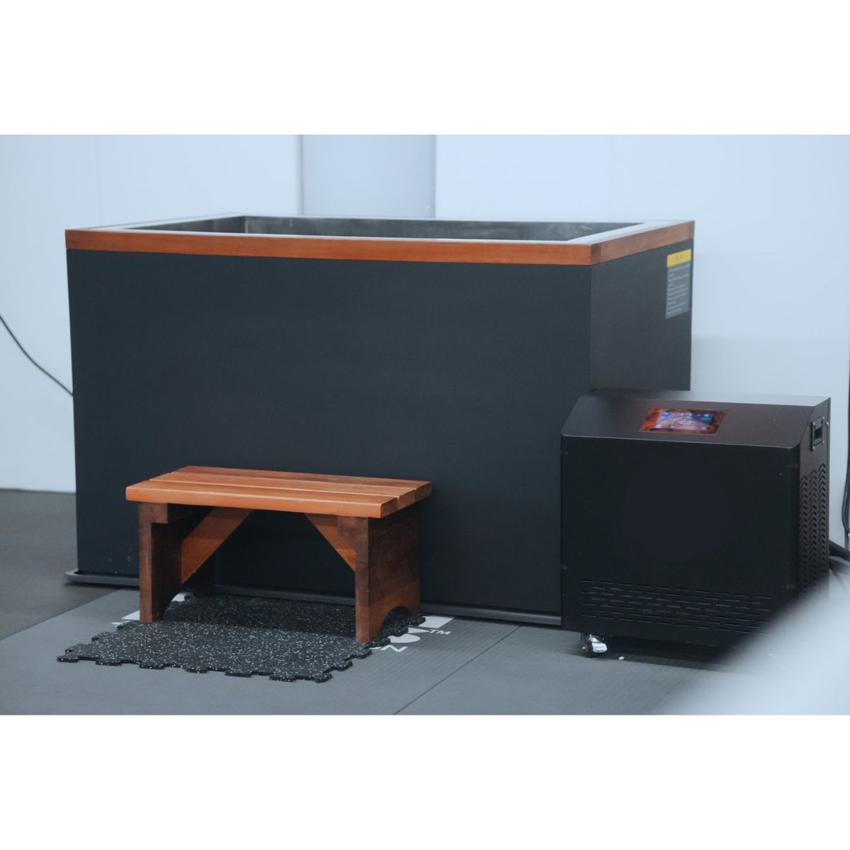 Dynamic Cold Therapy Cuboid Cold Plunge – Stainless Steel Recovery Tub with Pacific Cedar Exterior