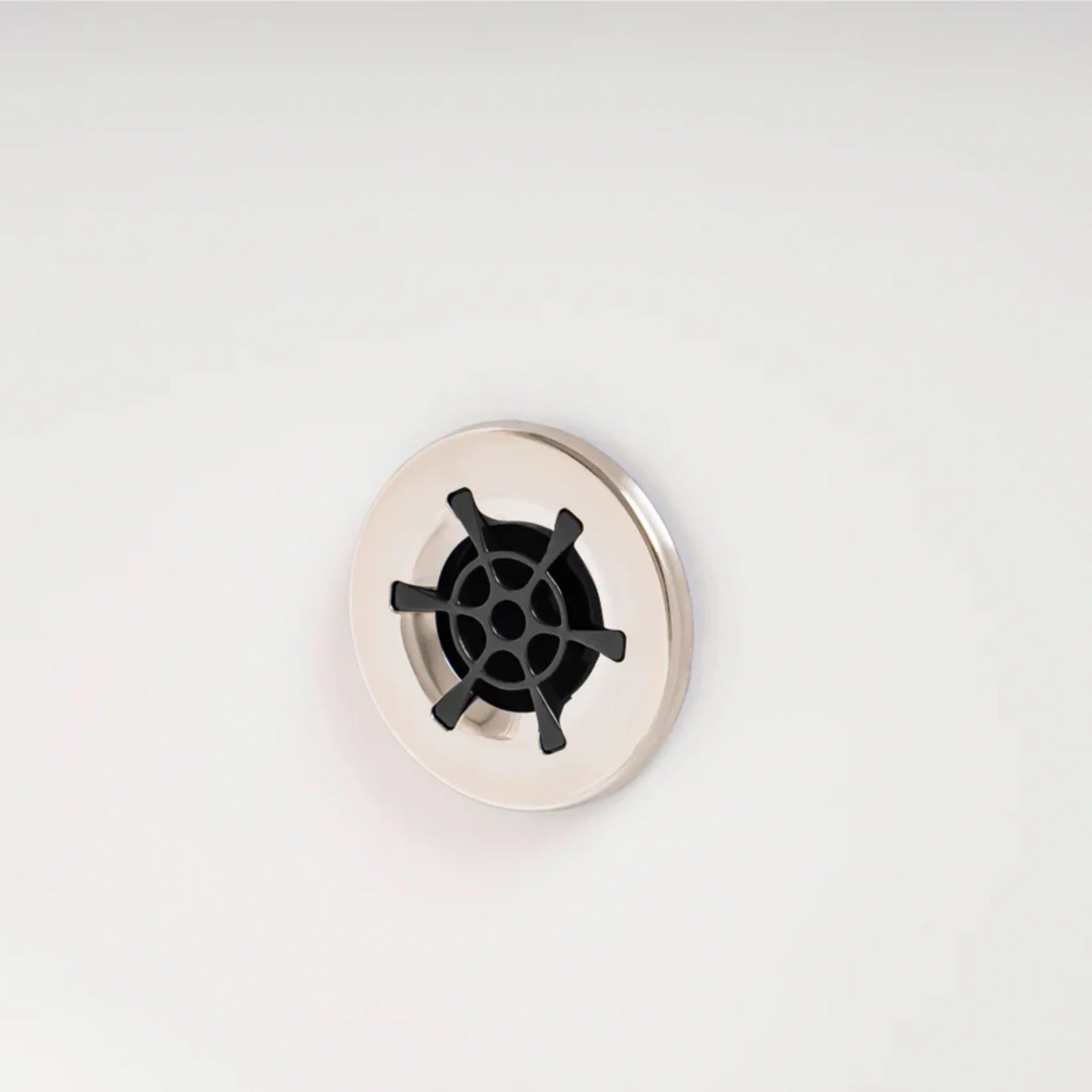 Cryo Innovations XR Cryo Plunge – drain close-up