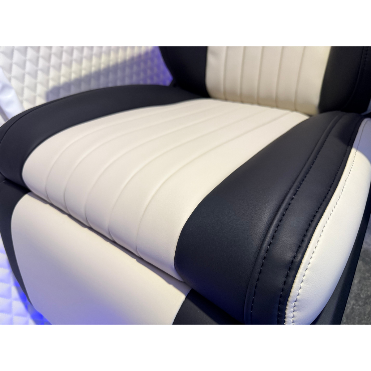 Macy-Pan HE5000 Fort Two-Person Hard-Shell Hyperbaric Chamber – close-up of a leather seat