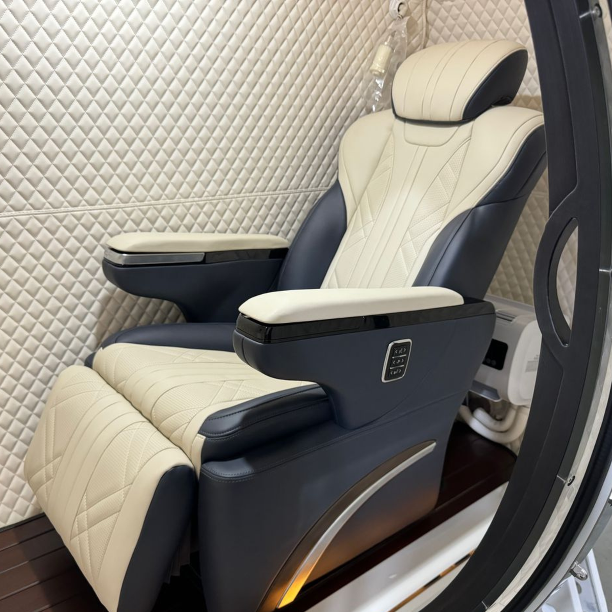 Macy-Pan HE5000 Fort Two-Person Hard-Shell Hyperbaric Chamber – recliner inside the chamber