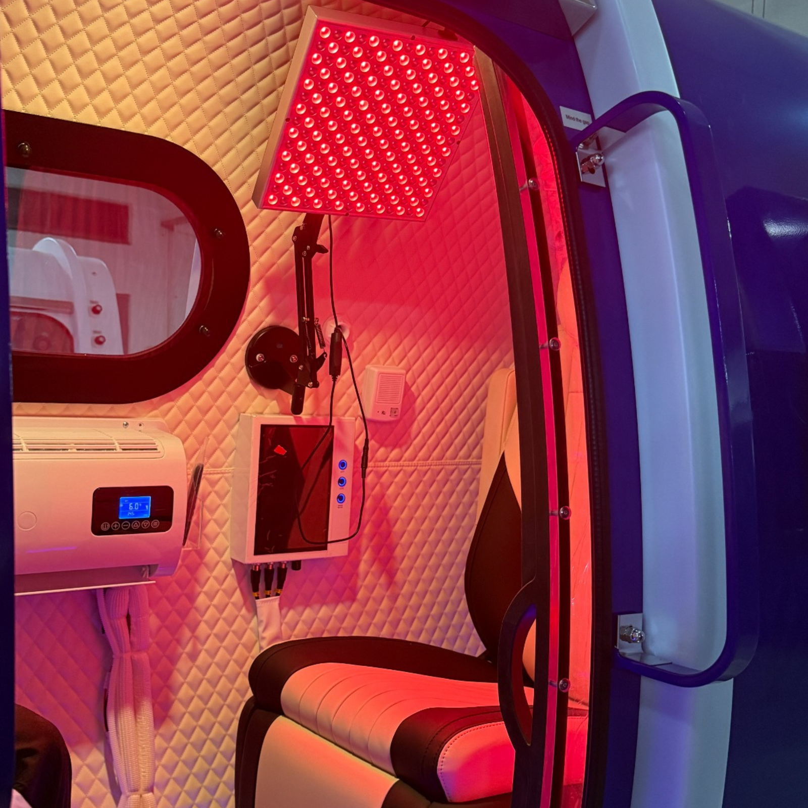 Macy-Pan HE5000 Mini Multiplace Hard-Shell Hyperbaric Chamber – interior with a red light panel