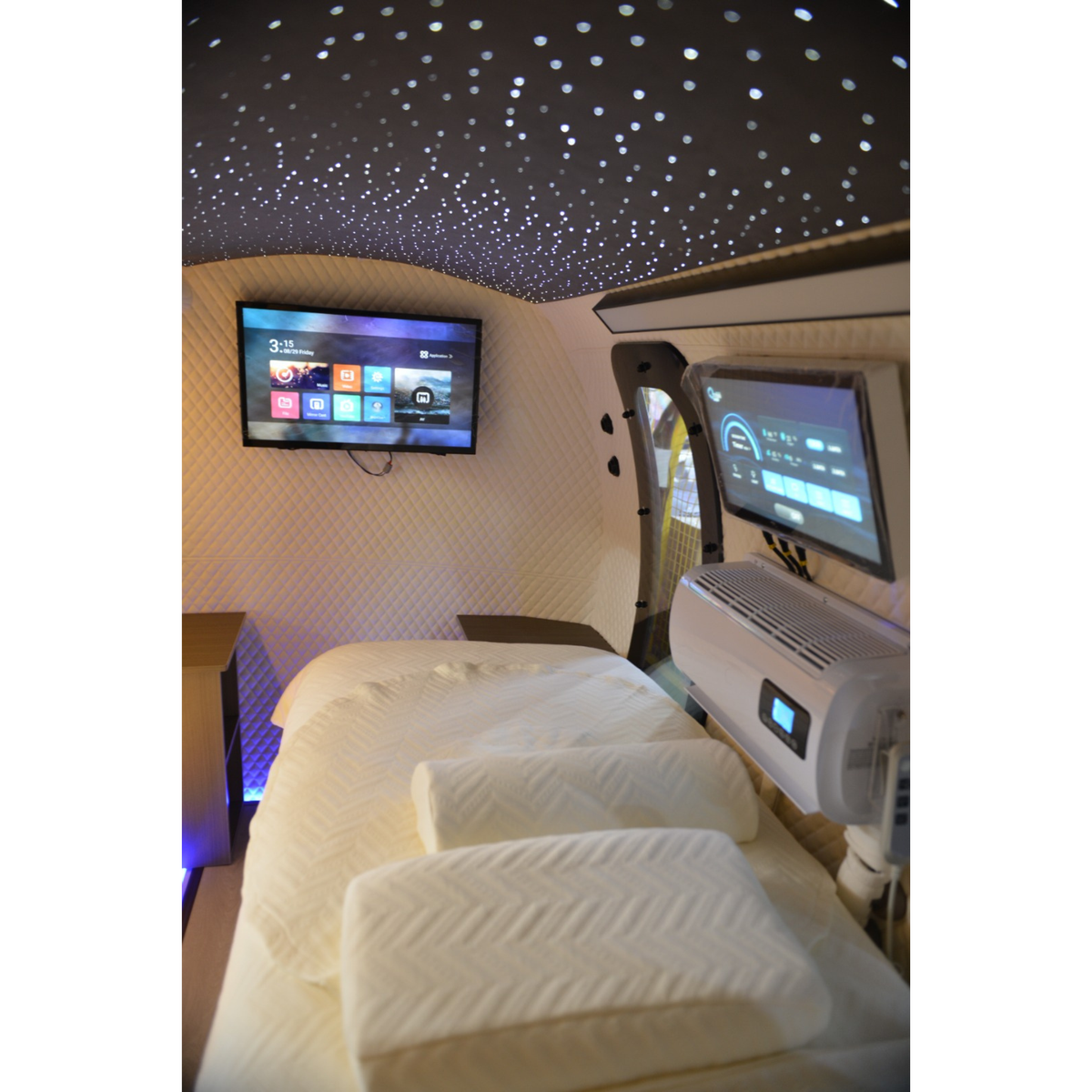 Macy-Pan HE5000 Mini Multiplace Hard-Shell Hyperbaric Chamber – interior with bed and TV