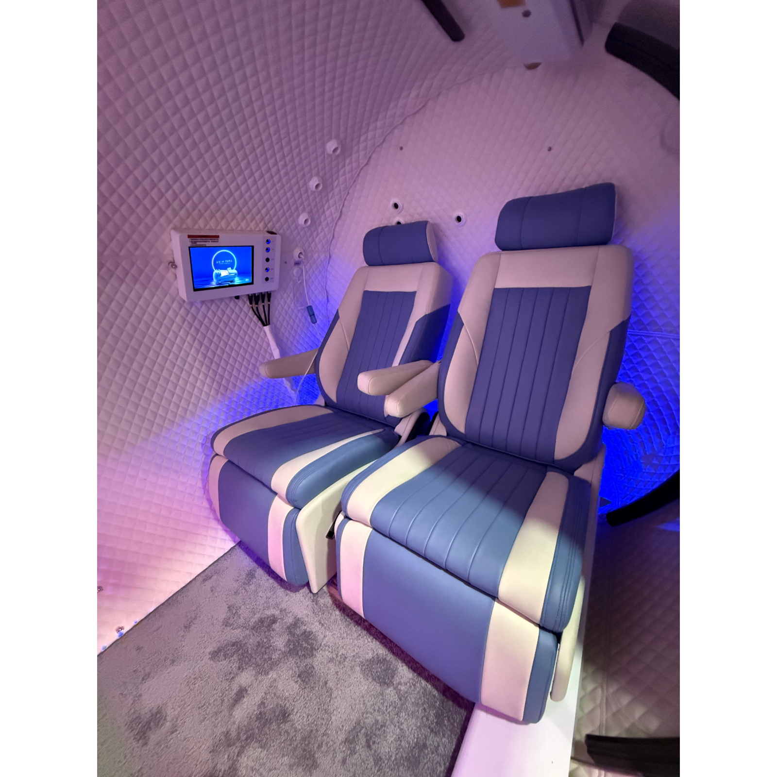 Macy-Pan HE5000 Mini Multiplace Hard-Shell Hyperbaric Chamber – interior with blue seats
