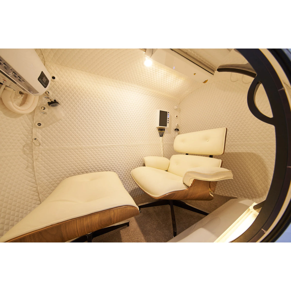 Macy-Pan HE5000 Mini Multiplace Hard-Shell Hyperbaric Chamber – interior with two lounge chairs