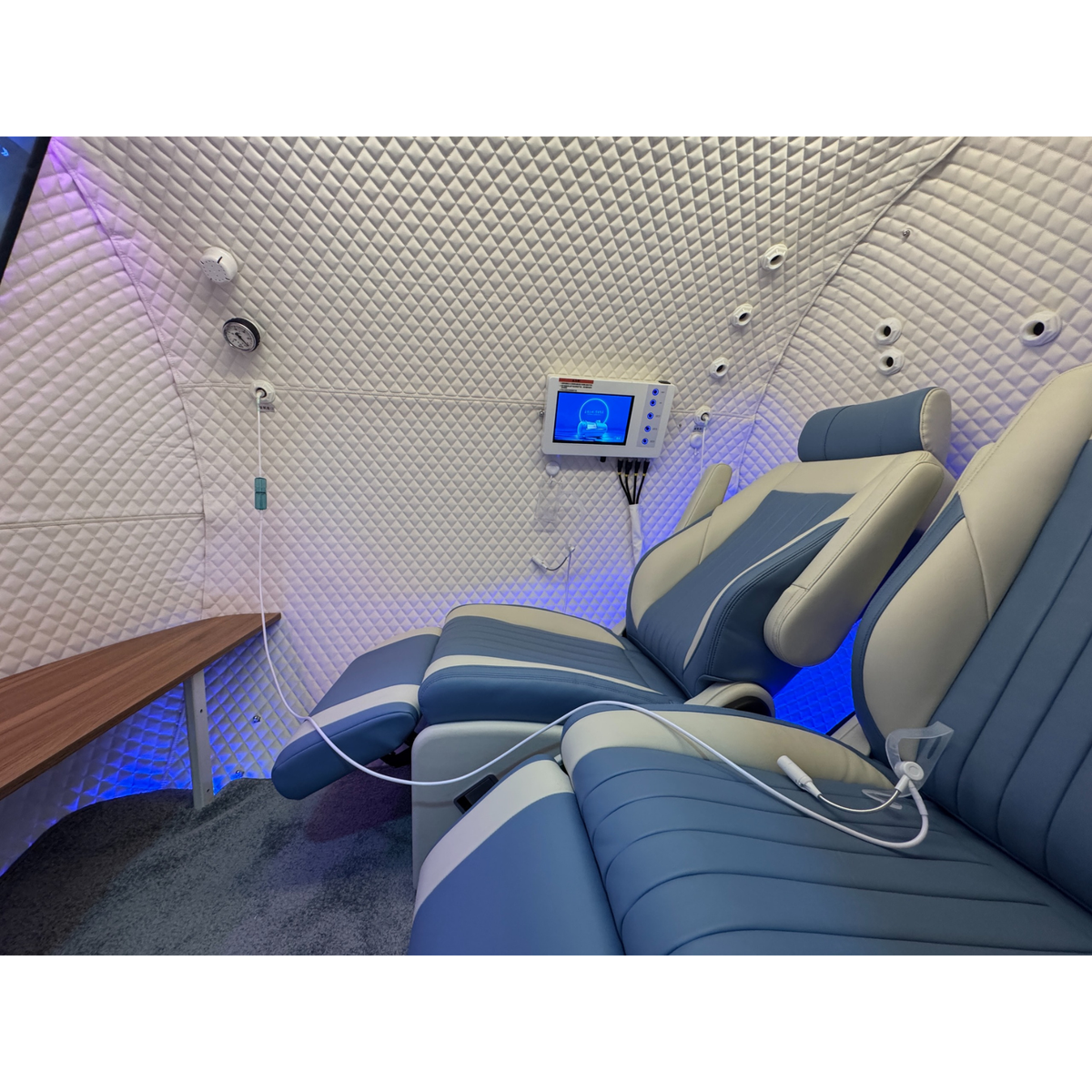 Macy-Pan HE5000 Multiplace Hard-Shell Hyperbaric Chamber – interior with blue lit seats
