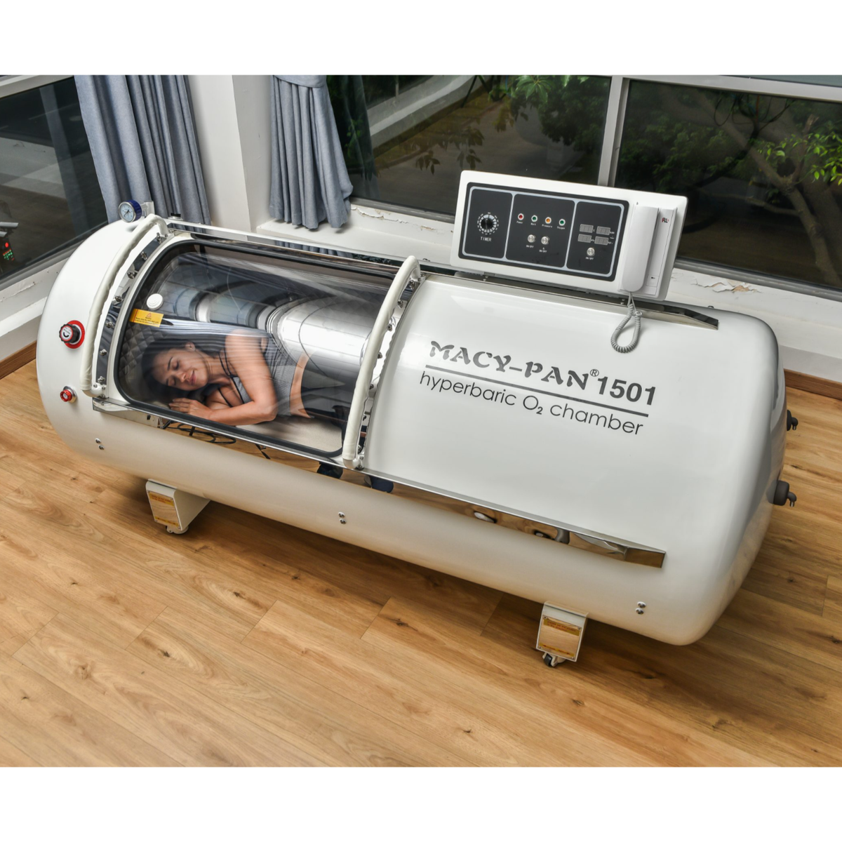 Macy-Pan HP1501 Hard-Shell Lying Hyperbaric Chamber – person resting inside the chamber