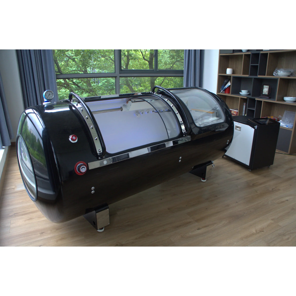 Macy-Pan HP2202-90 Diamond Hard-Shell Hyperbaric Chamber – chamber at an angle