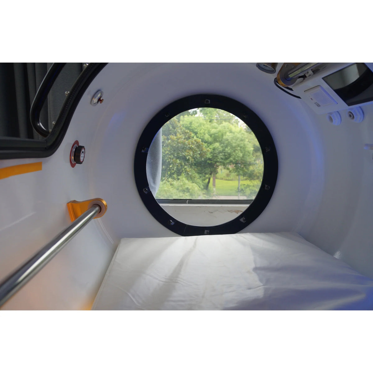 Macy-Pan HP2202-90 Diamond Hard-Shell Hyperbaric Chamber – interior with a round window