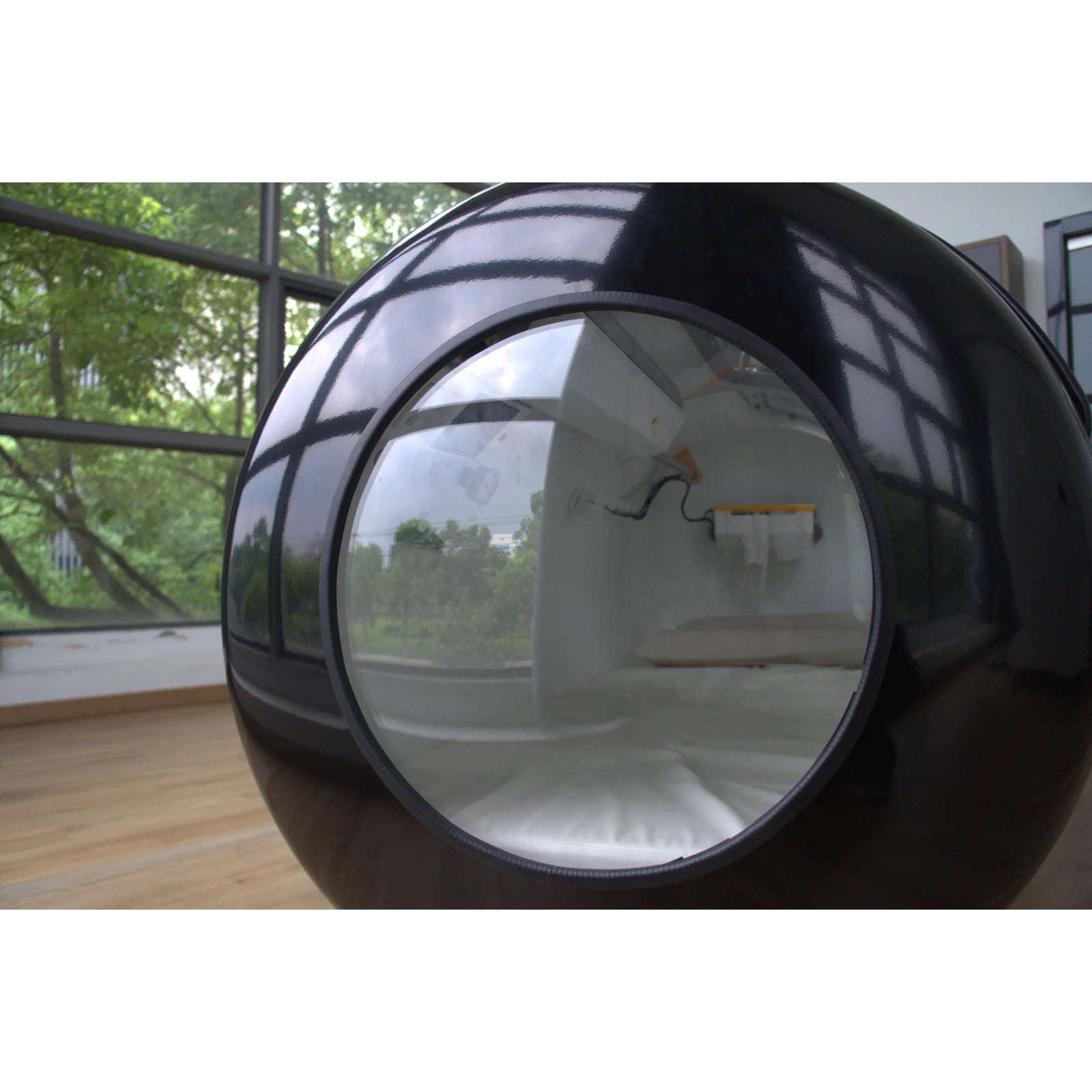 Macy-Pan HP2202-90 Diamond Hard-Shell Hyperbaric Chamber – round door seen from outside