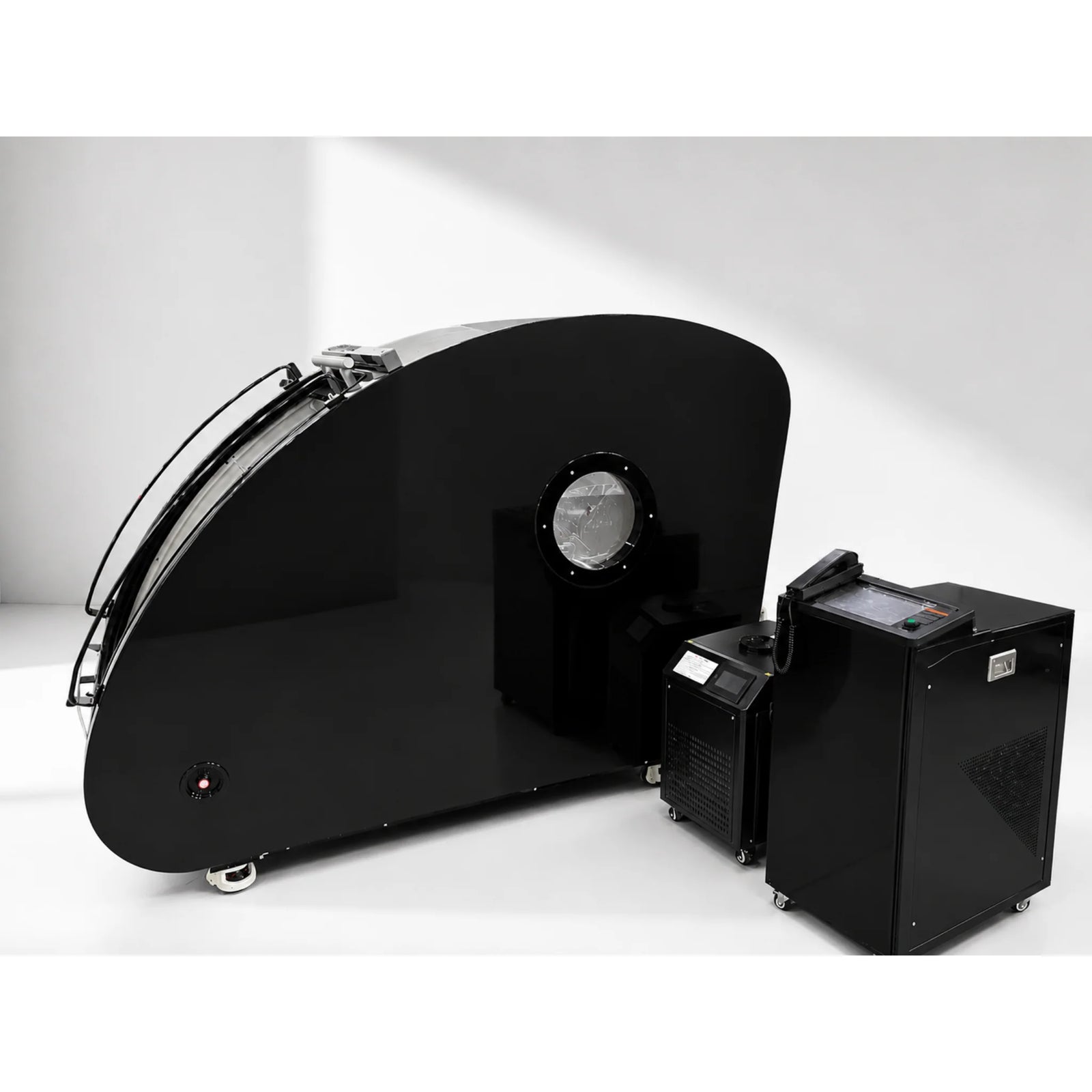 Macy-Pan HP750 Hard-Shell Sitting Hyperbaric Chamber – chamber with the air conditioner unit beside it