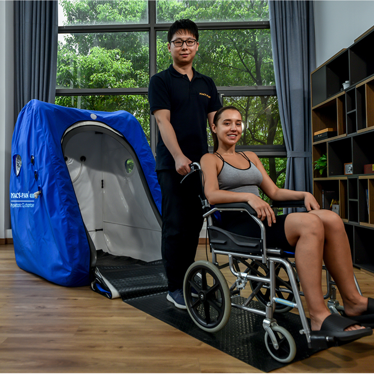 Macy-Pan MC4000 Wheelchair-Accessible Hyperbaric Chamber – man helping a woman in a wheelchair into the chamber