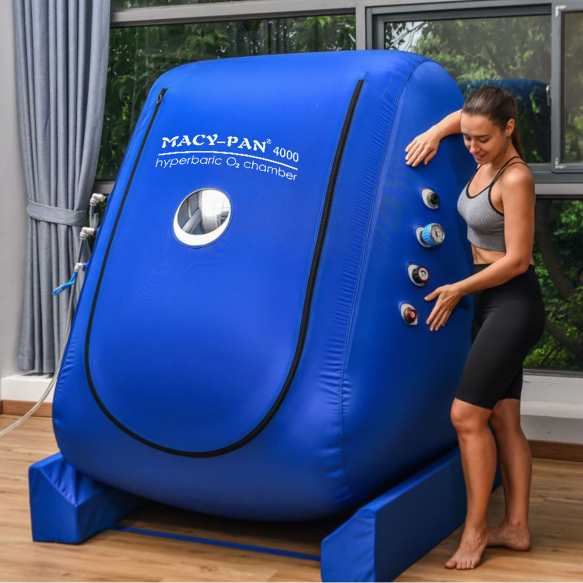 Macy-Pan MC4000 Wheelchair-Accessible Hyperbaric Chamber – woman touching the chamber window