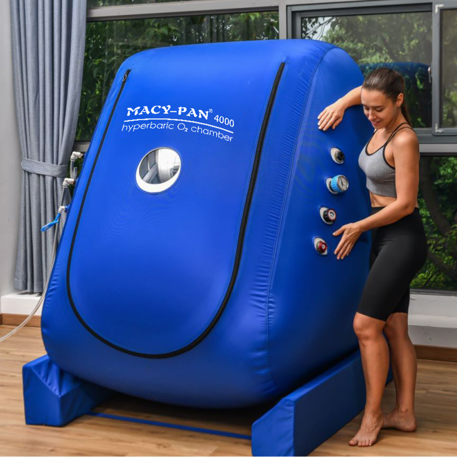 Macy-Pan MC4000 Wheelchair-Accessible Hyperbaric Chamber – woman touching the chamber window