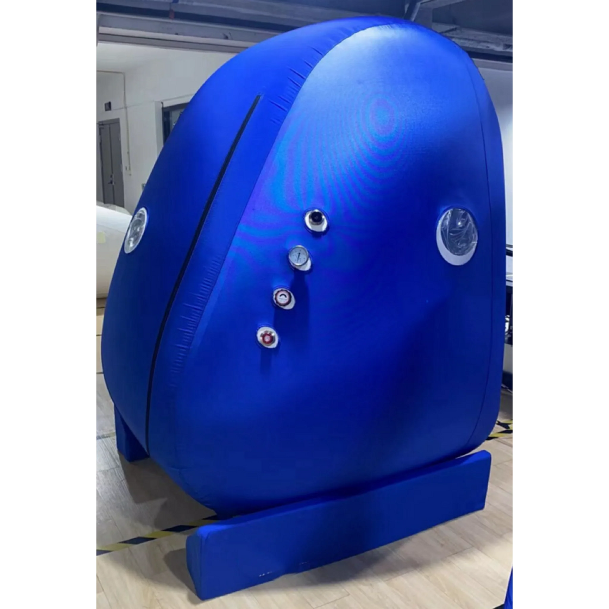 Macy-Pan MC4500 Vertical Soft Hyperbaric Chamber – chamber side view