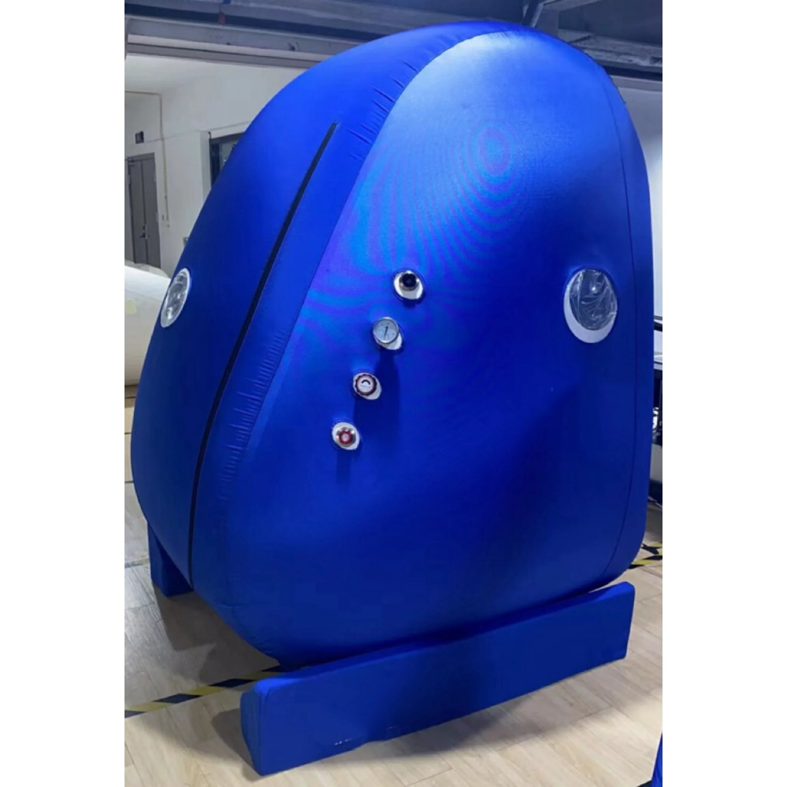 Macy-Pan MC4500 Vertical Soft Hyperbaric Chamber – side view with air fittings