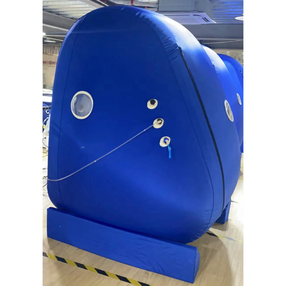 Macy-Pan MC4500 Vertical Soft Hyperbaric Chamber – side view with an air hose