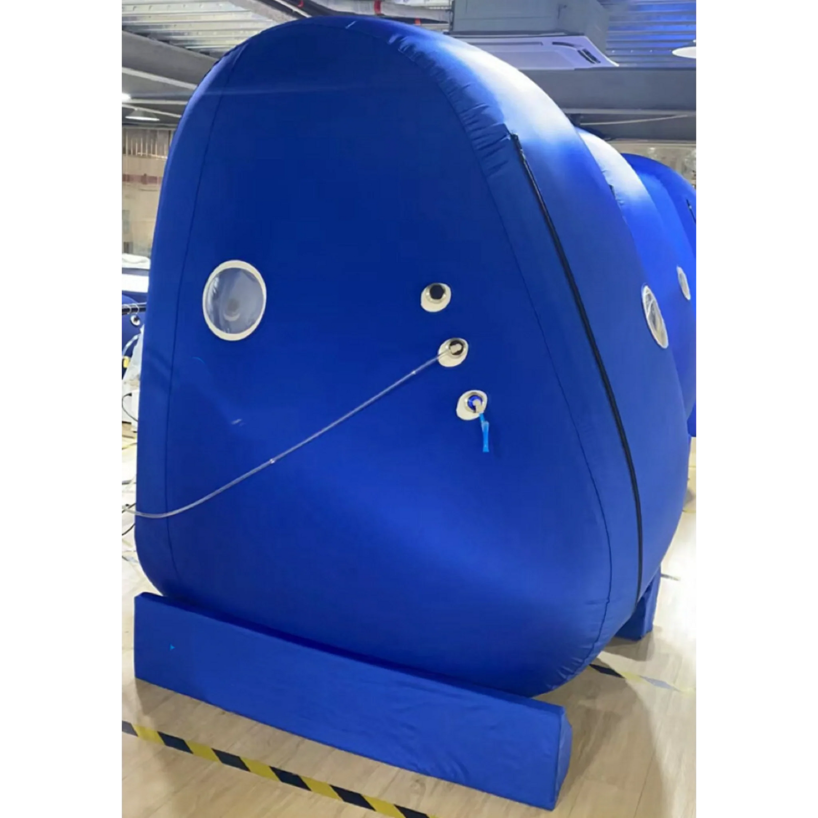Macy-Pan MC4500 Vertical Soft Hyperbaric Chamber – side view with an air hose