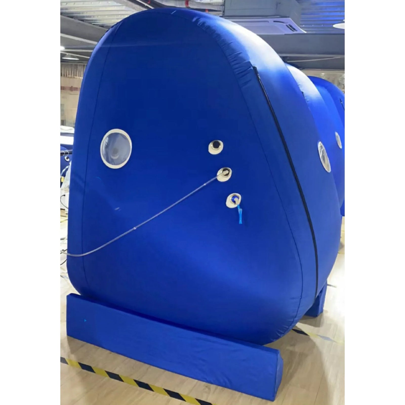 Macy-Pan MC4500 Vertical Soft Hyperbaric Chamber – side view with an air hose