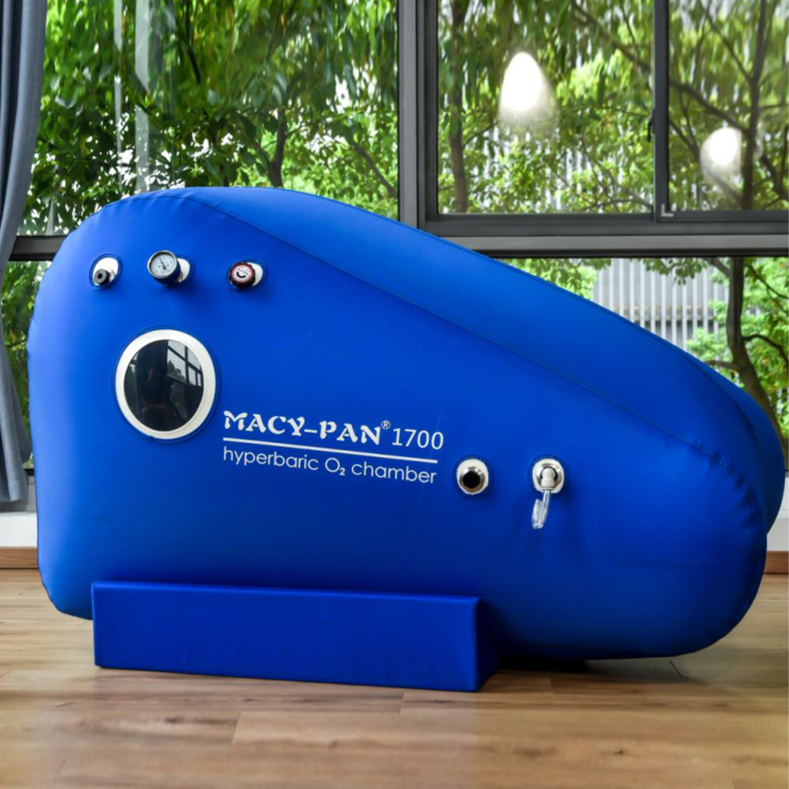 Macy-Pan ST1700 Compact Sitting Hyperbaric Chamber – chamber front view