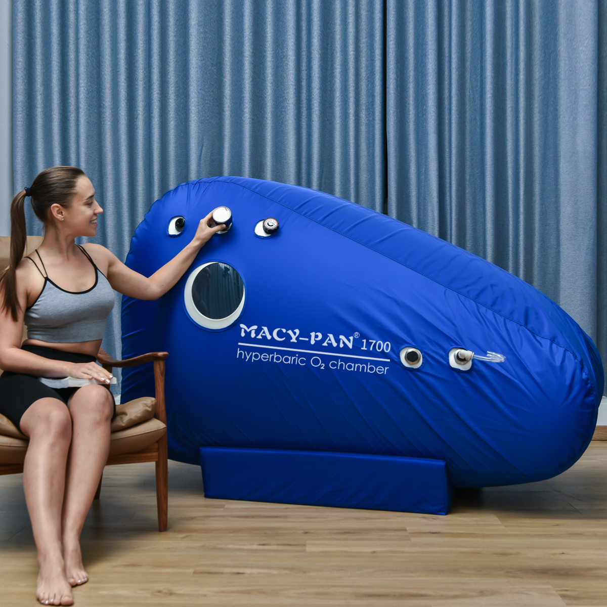 Macy-Pan ST1700 Compact Sitting Hyperbaric Chamber – woman touching the chamber window