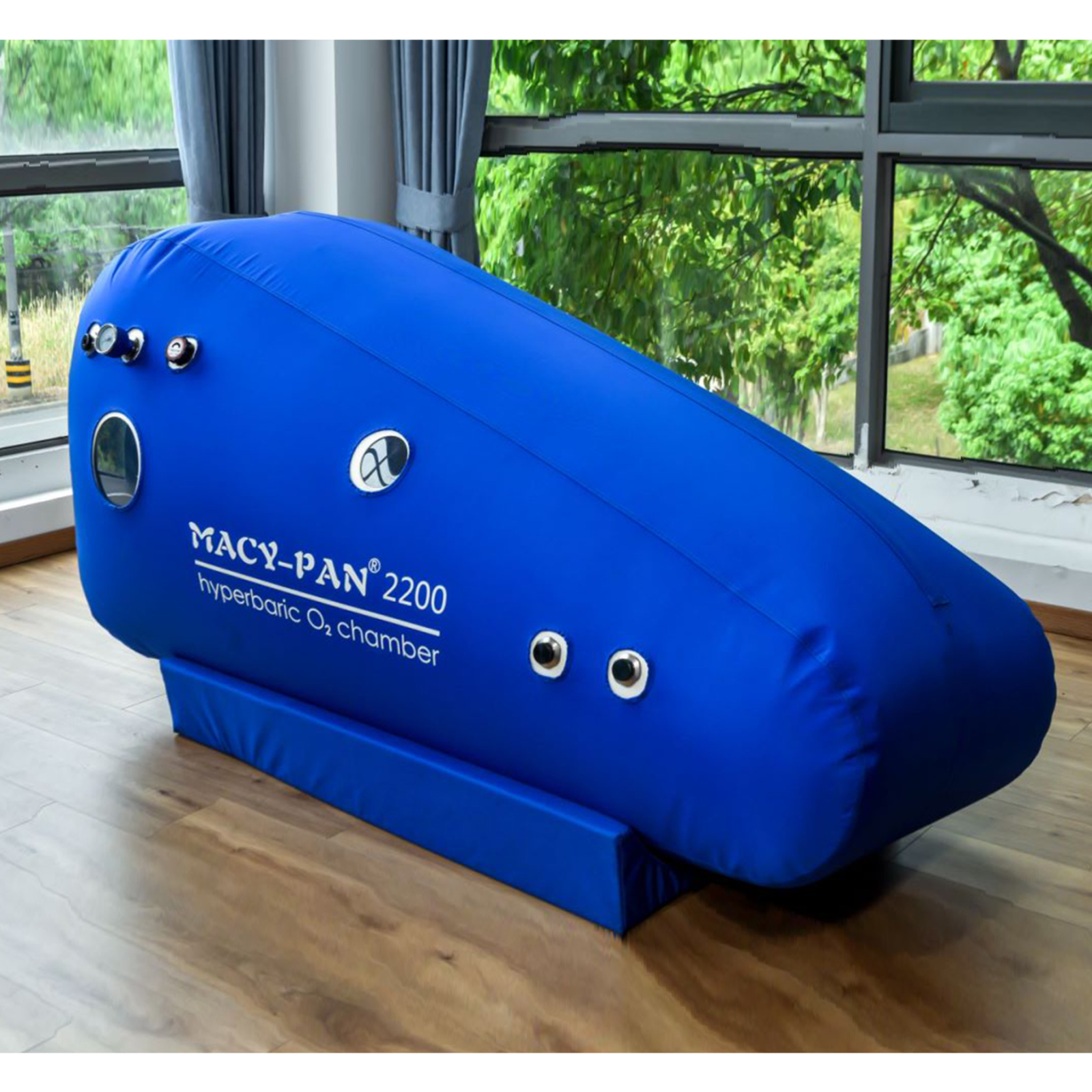 Macy-Pan ST2200 Sitting Hyperbaric Chamber – chamber angled view