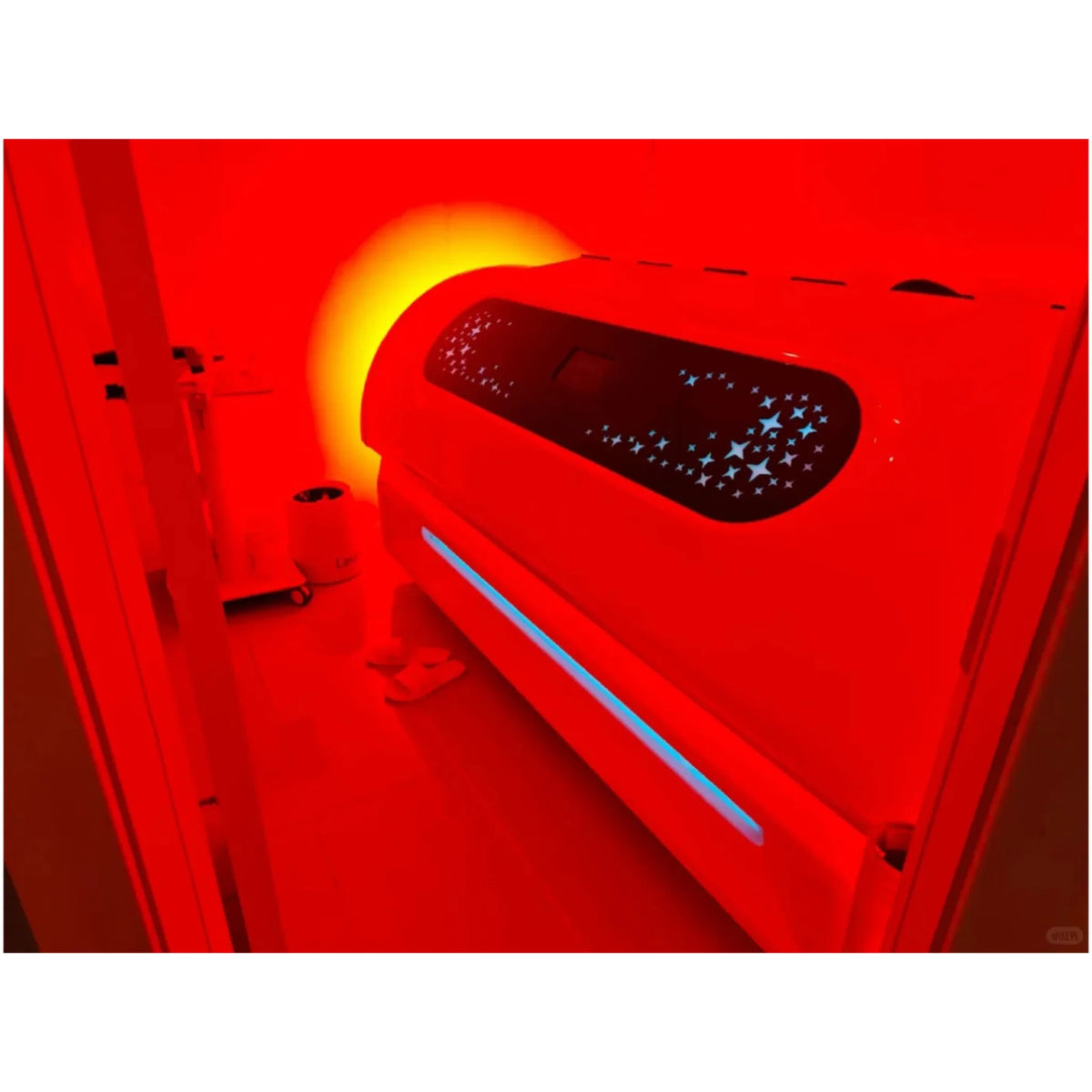 Merican M6N Whole-Body Red Light Therapy Bed – red light glowing inside the bed