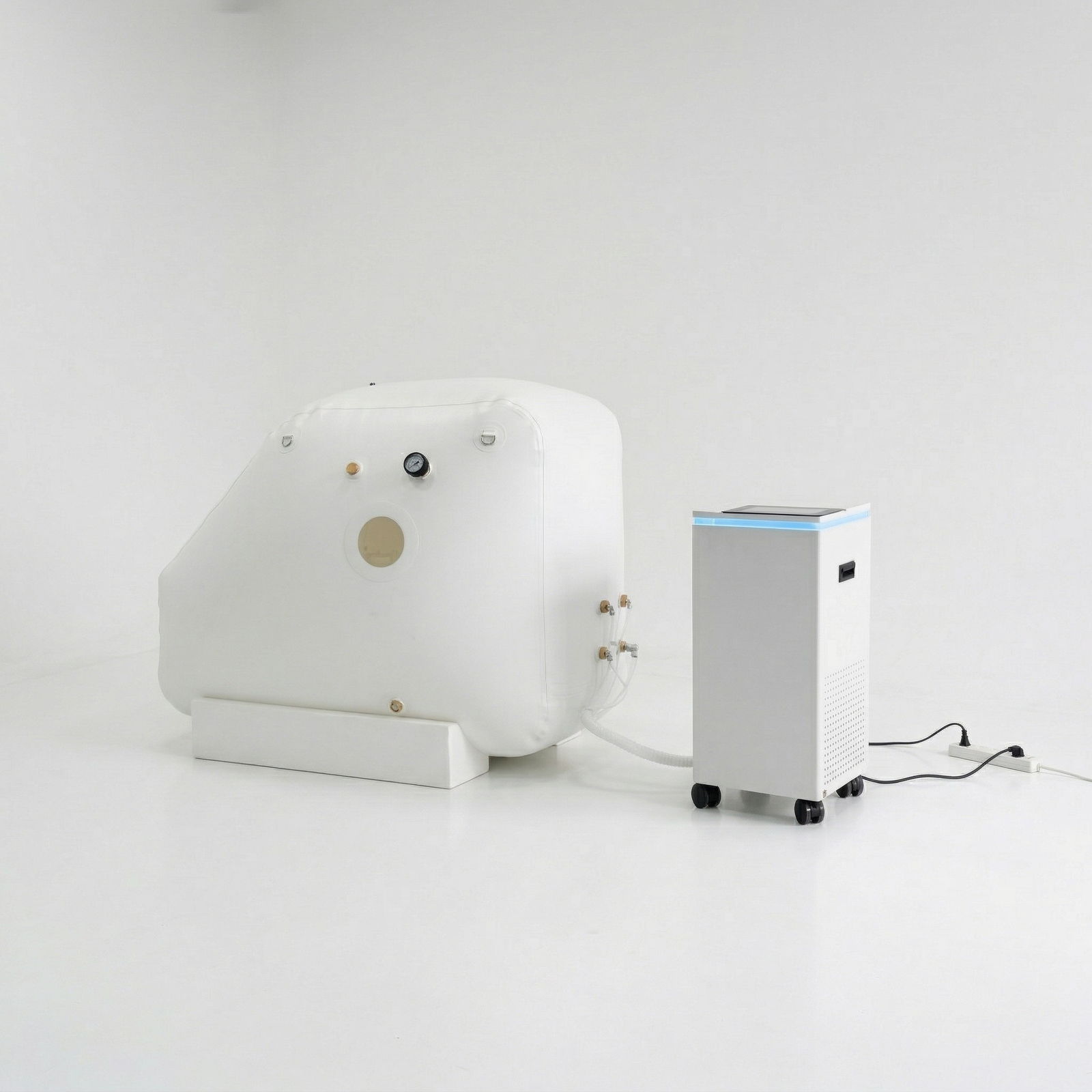 Oxyair OLV-RZ01 Portable Soft Sitting Hyperbaric Chamber – chamber and machine side view