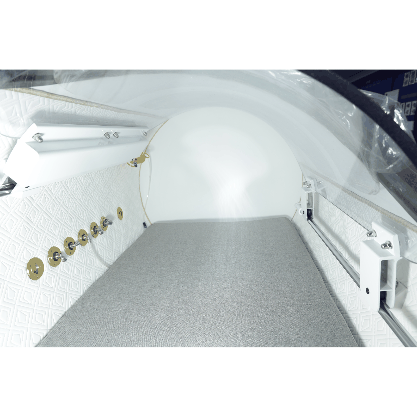 Oxyair OLV-YTD04 1.5–2.0 ATA Hard-Shell Hyperbaric Chamber – interior seen from the door