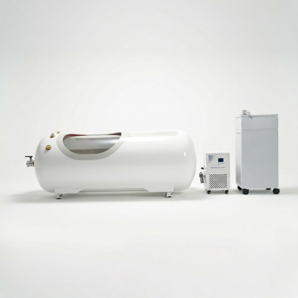 Oxyair OLV-YTD04 1.5–2.0 ATA Hard-Shell Hyperbaric Chamber – white chamber beside its machines