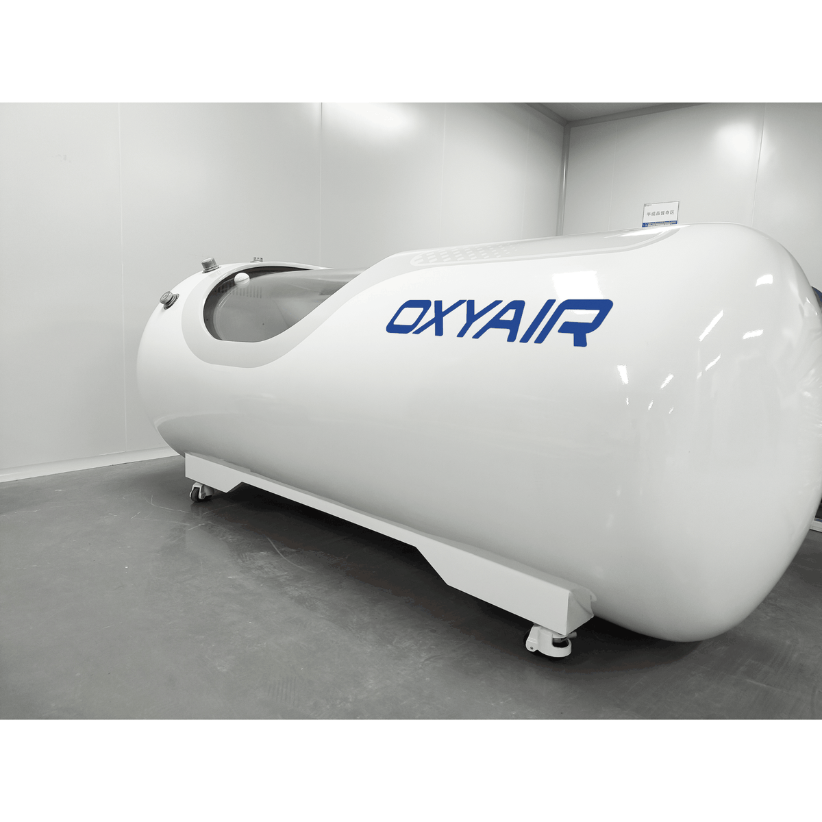 Oxyair OLV-YTD04 1.5–2.0 ATA Hard-Shell Hyperbaric Chamber – white chamber in a gray room