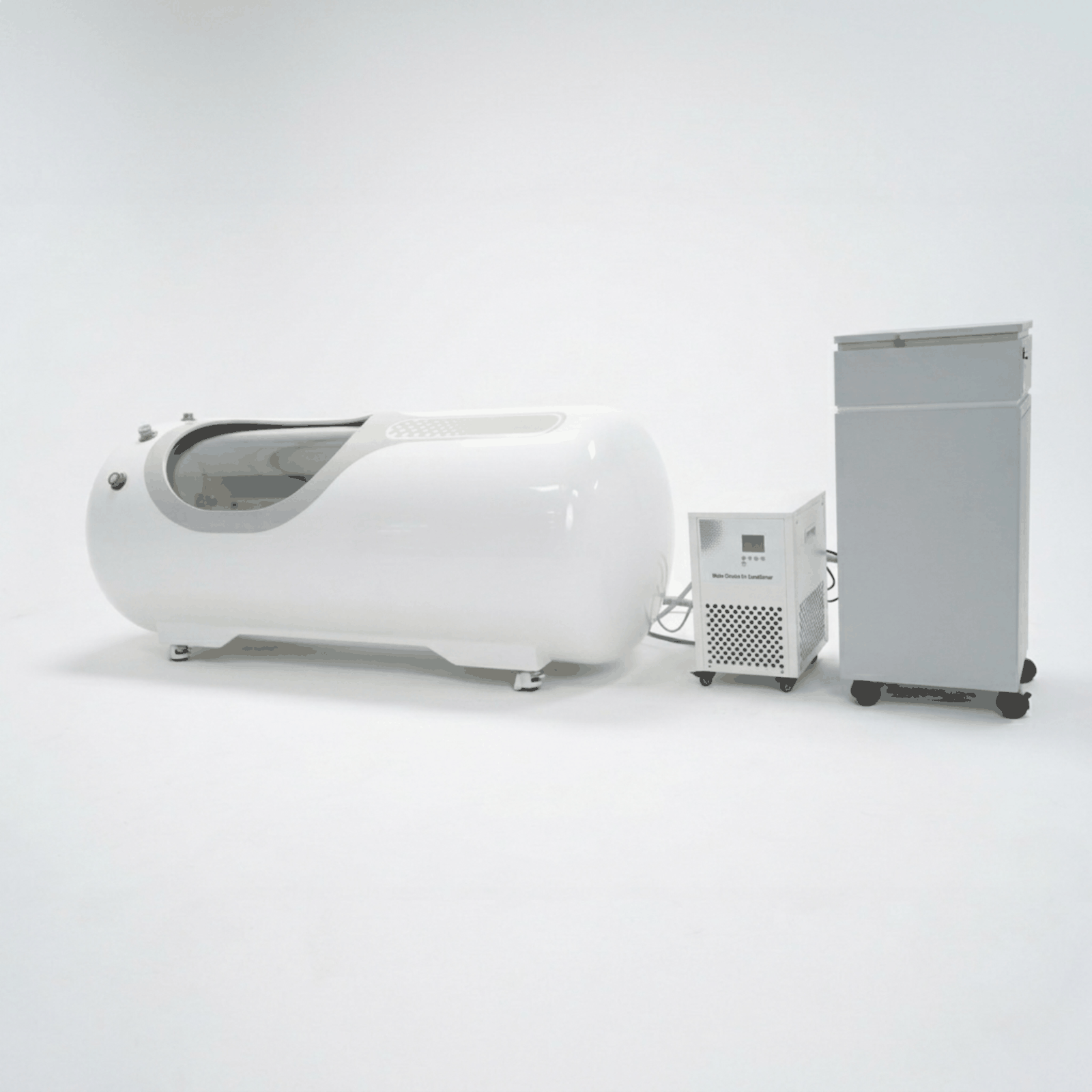 Oxyair OLV-YTD04 1.5–2.0 ATA Hard-Shell Hyperbaric Chamber – white chamber with a tall machine