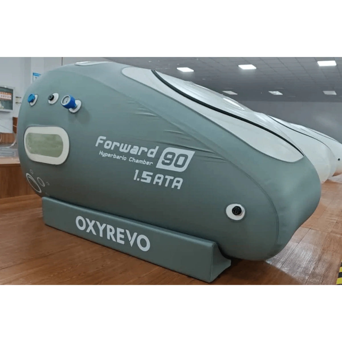 OxyRevo Forward90 Portable Sitting Hyperbaric Chamber – chamber in a showroom